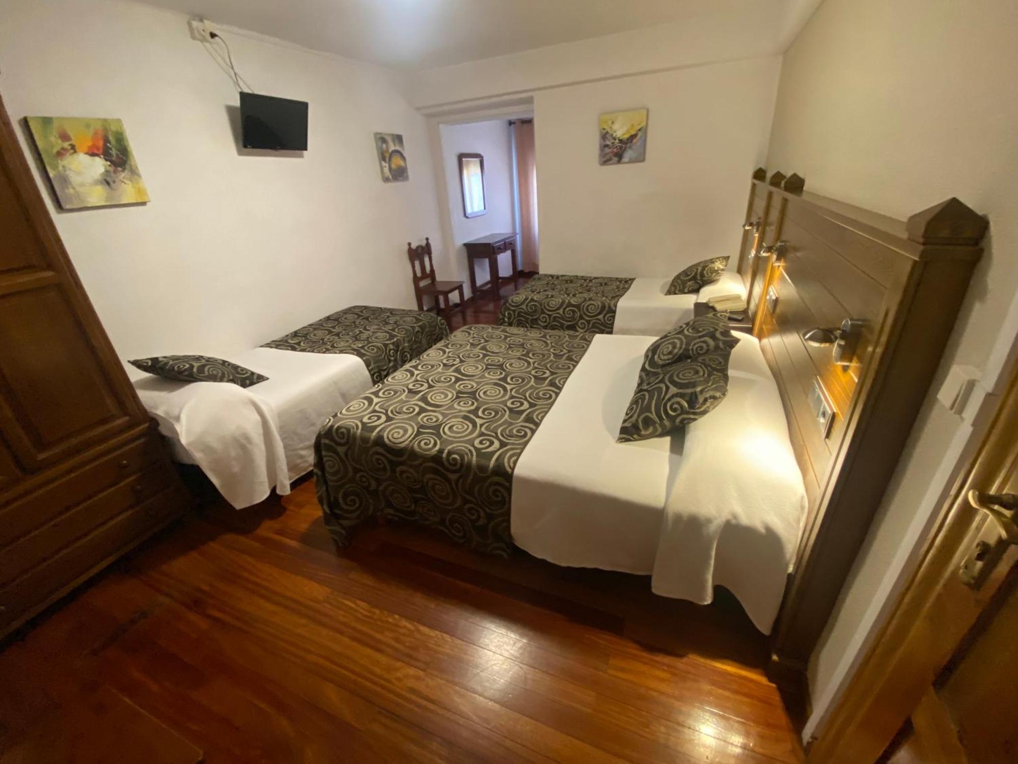 Hotel La Rambla Biescas  Bagian luar foto