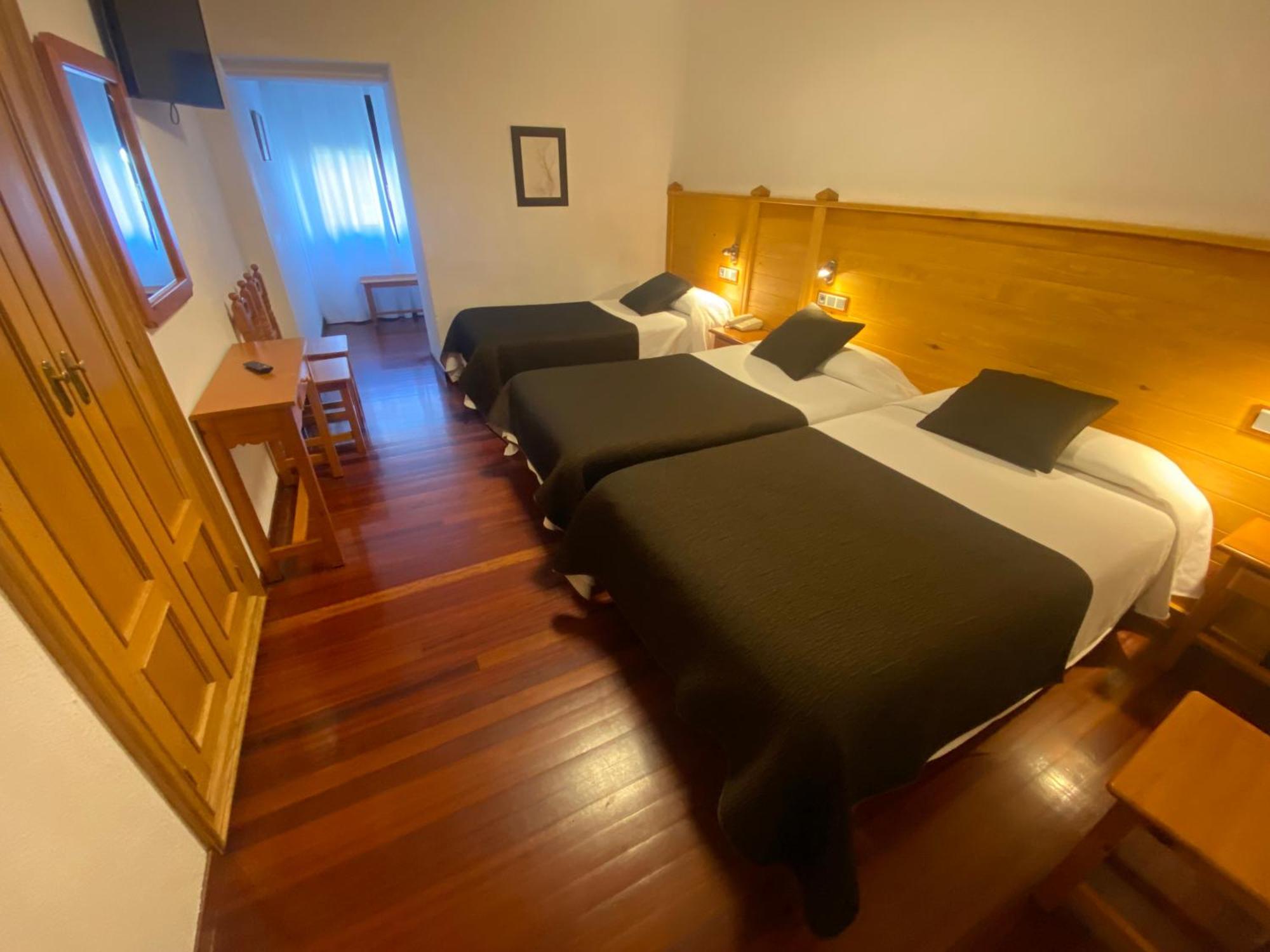 Hotel La Rambla Biescas  Bagian luar foto