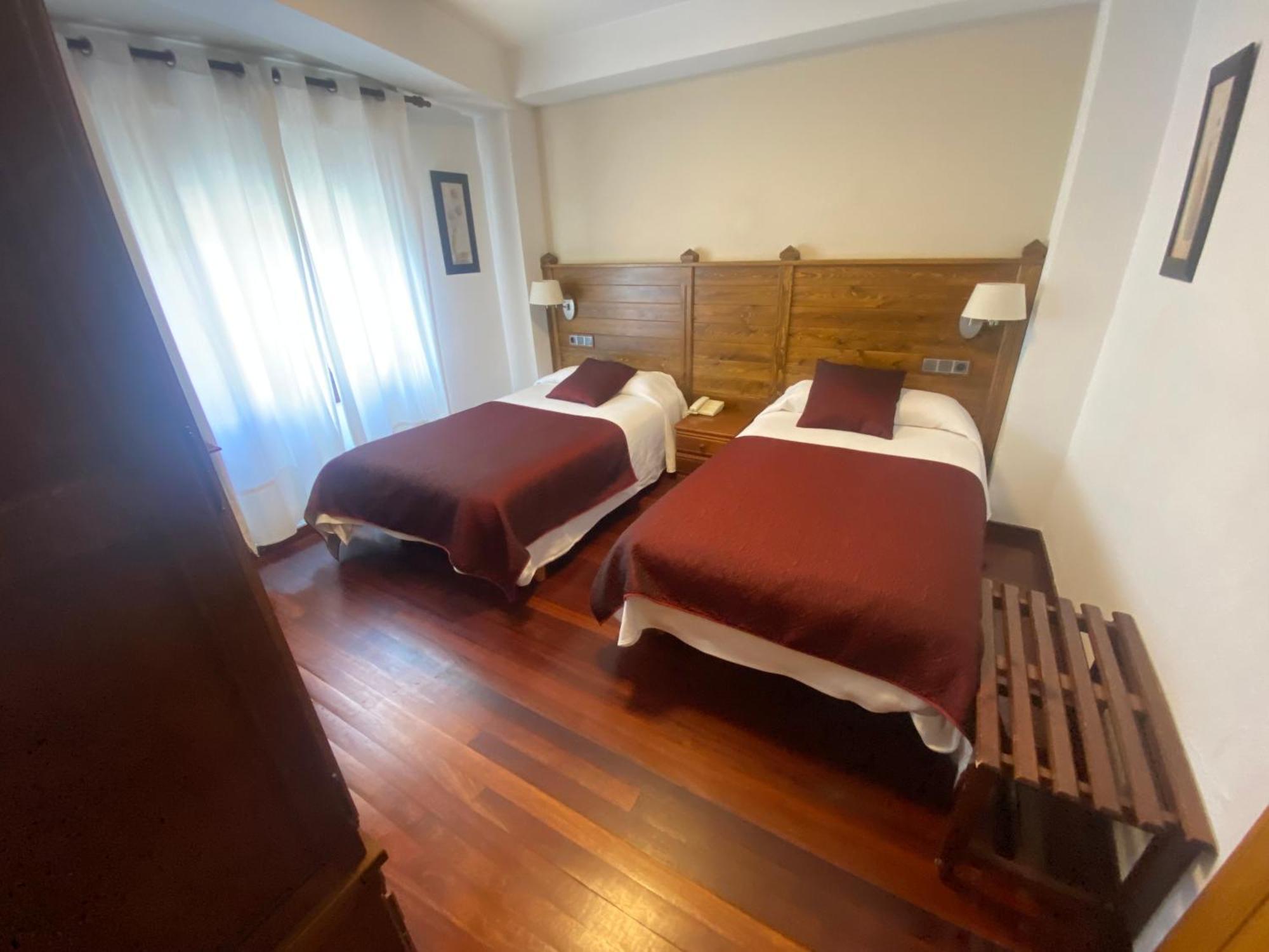 Hotel La Rambla Biescas  Bagian luar foto