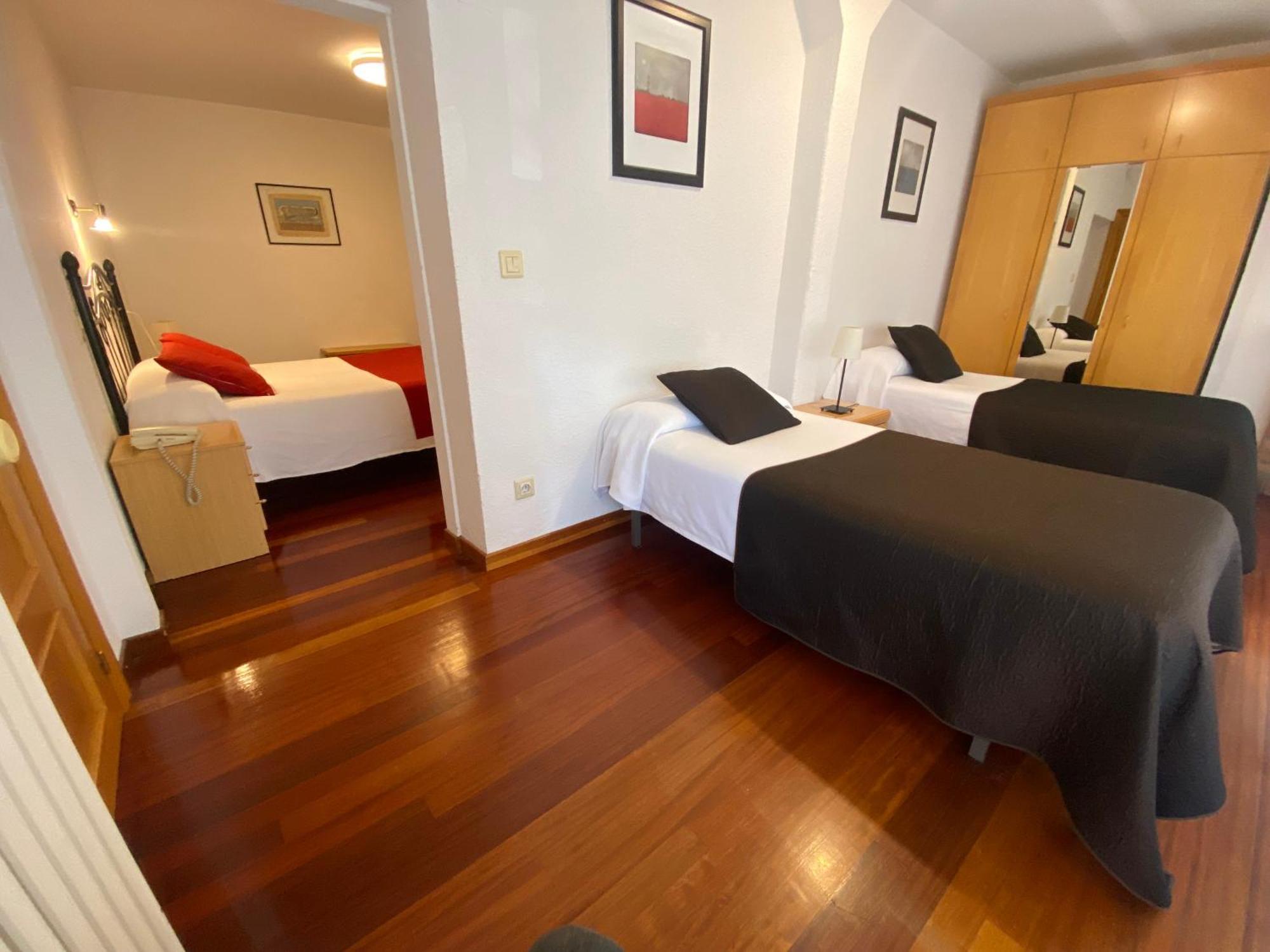 Hotel La Rambla Biescas  Bagian luar foto