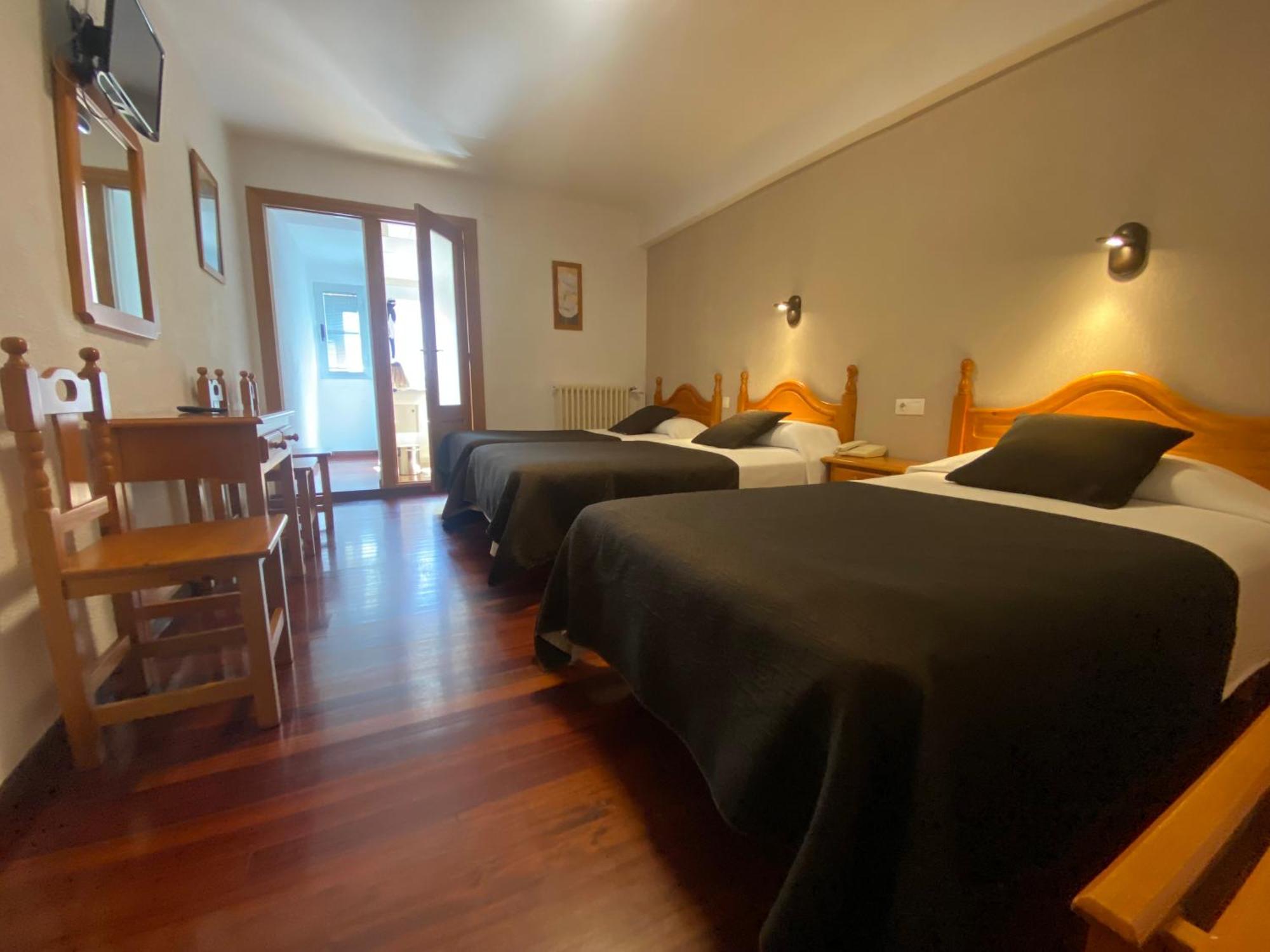 Hotel La Rambla Biescas  Bagian luar foto