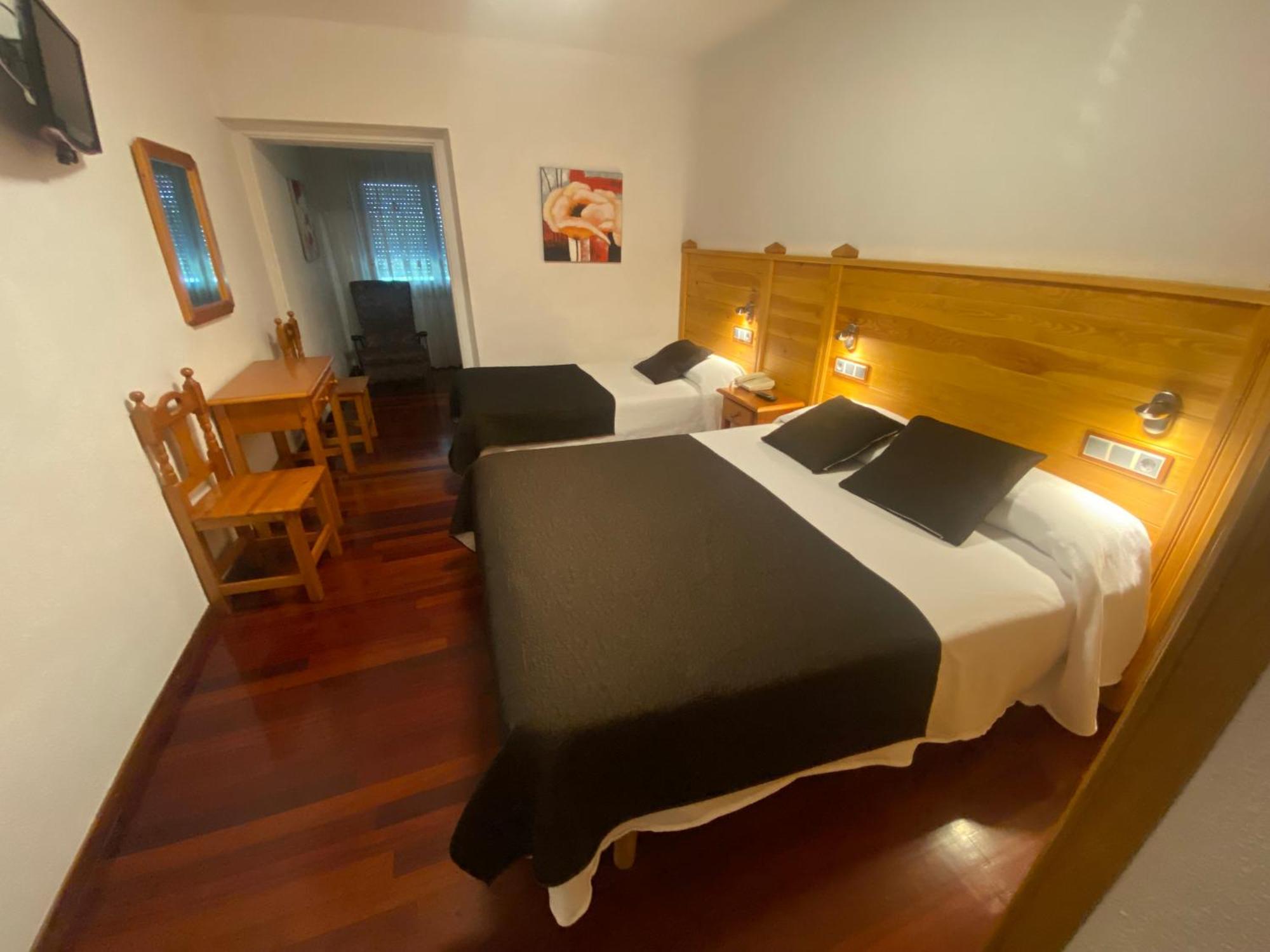 Hotel La Rambla Biescas  Bagian luar foto