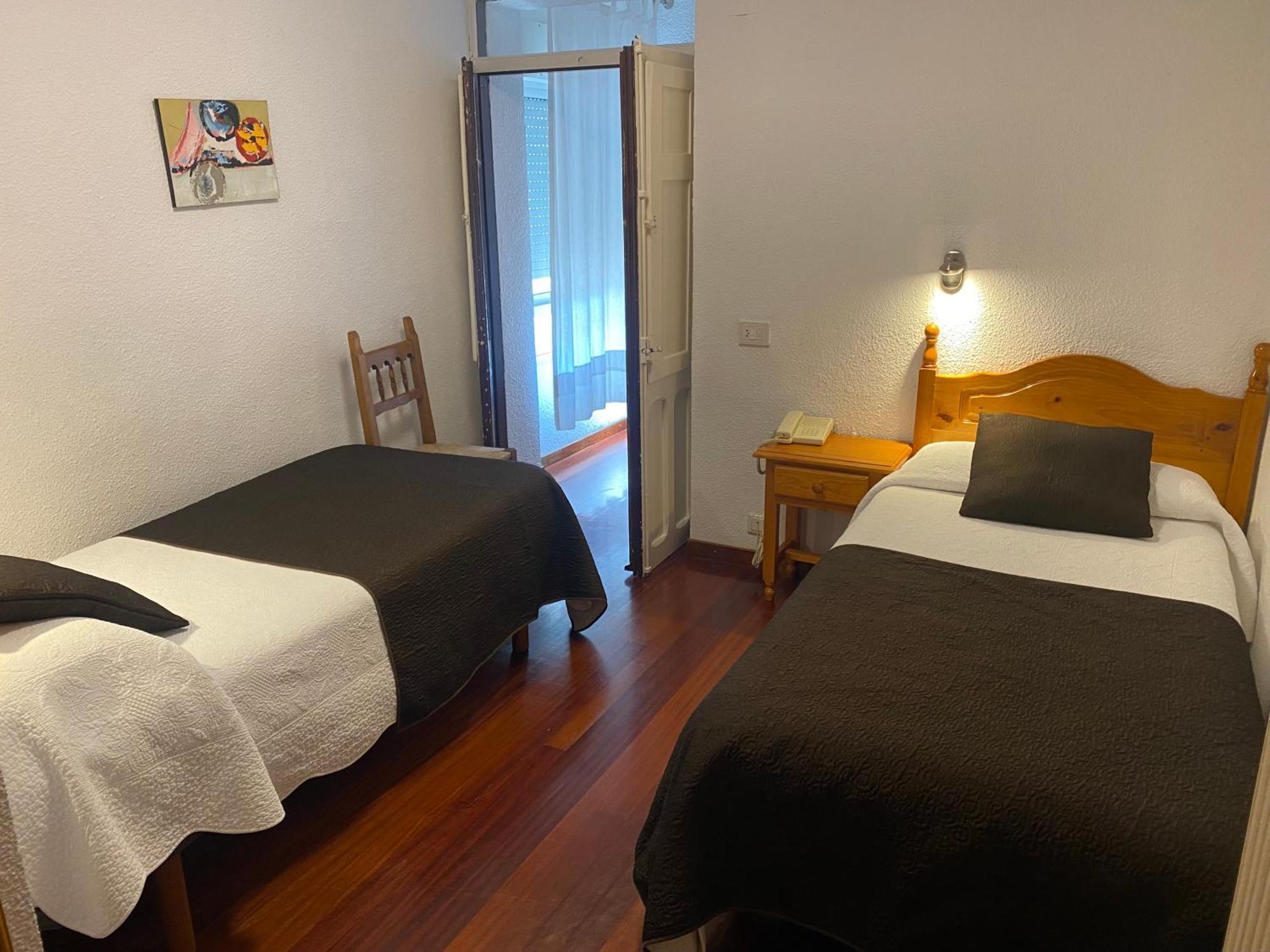 Hotel La Rambla Biescas  Bagian luar foto