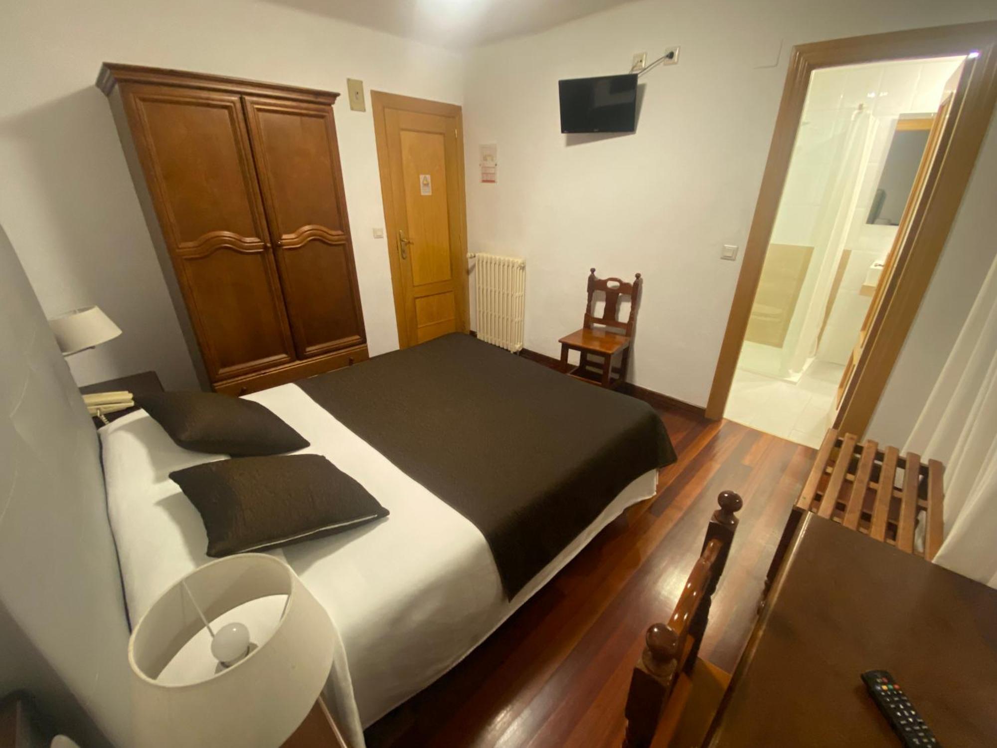 Hotel La Rambla Biescas  Bagian luar foto
