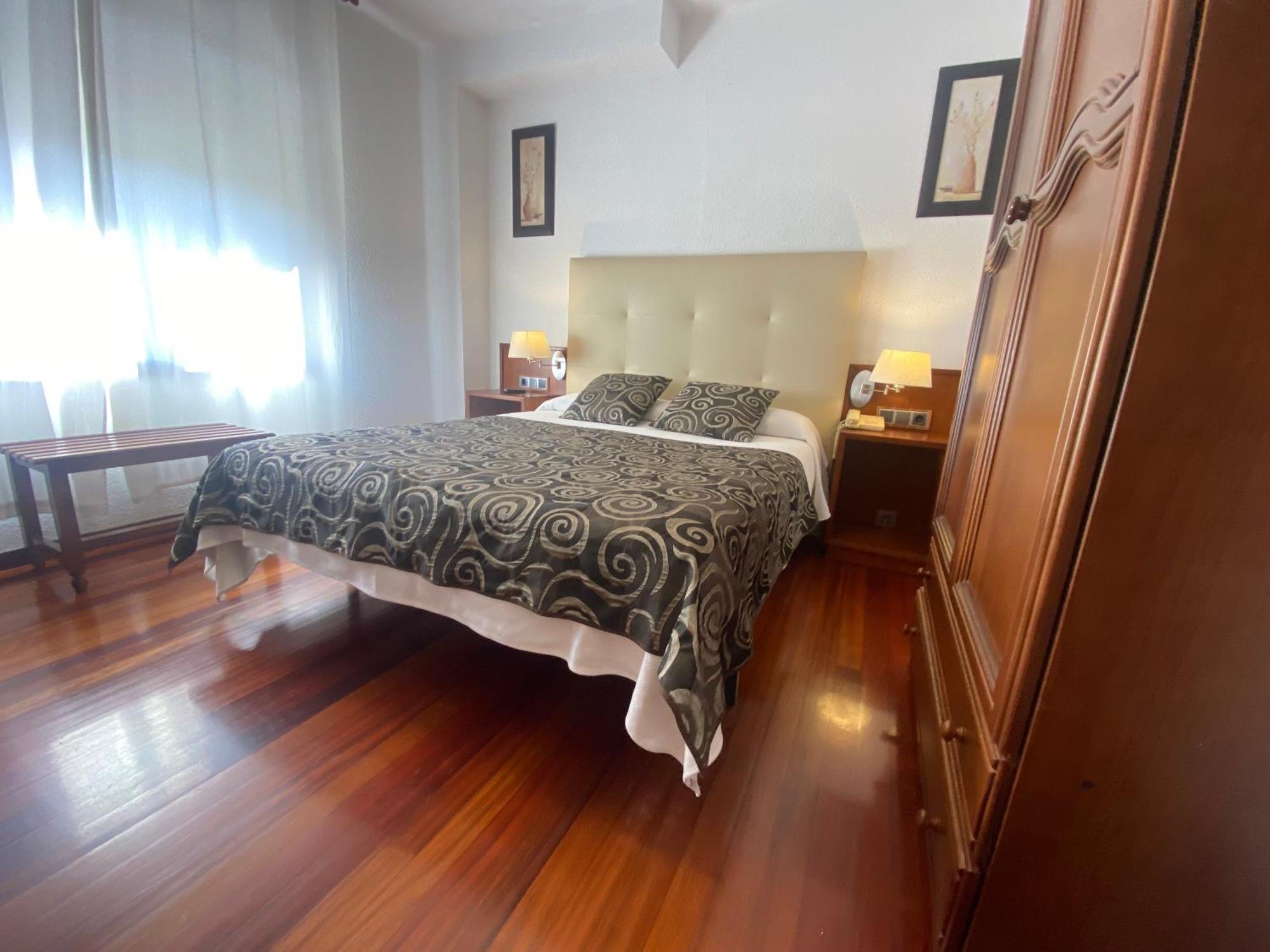 Hotel La Rambla Biescas  Bagian luar foto