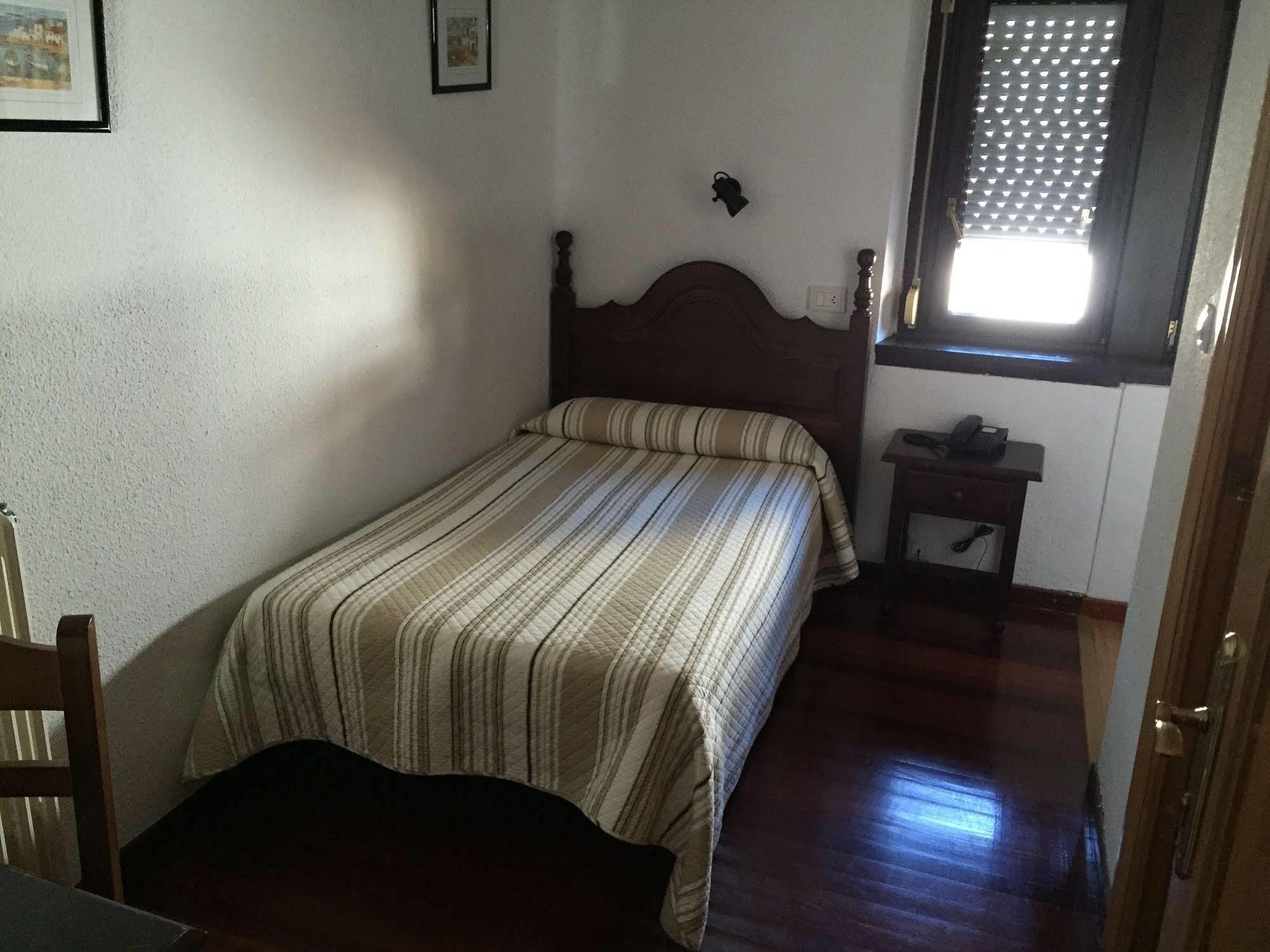 Hotel La Rambla Biescas  Bagian luar foto