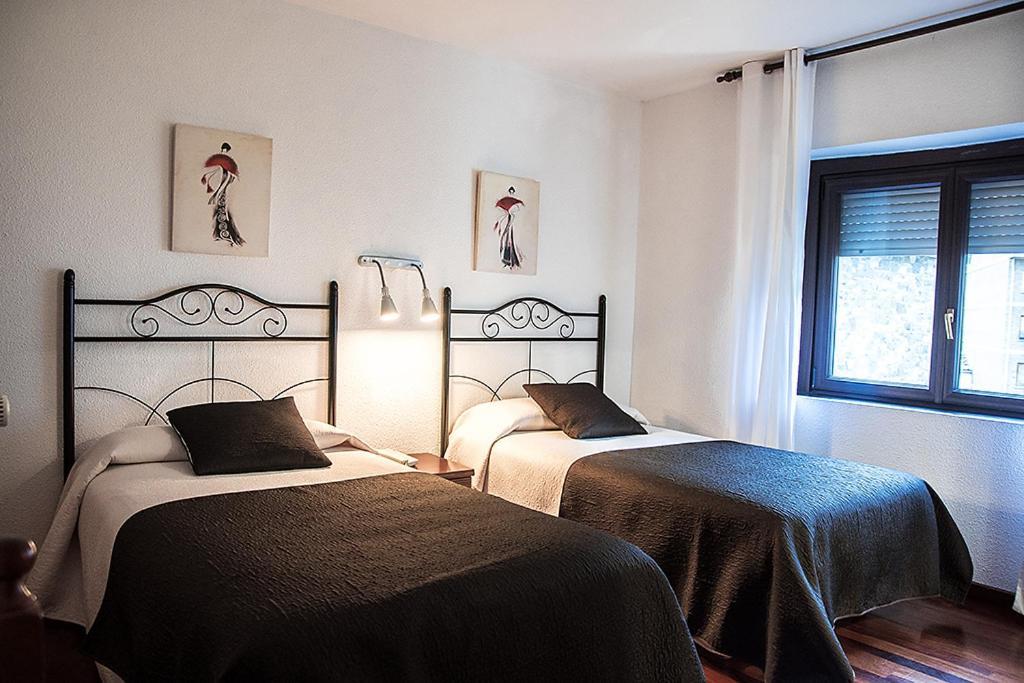 Hotel La Rambla Biescas  Bagian luar foto