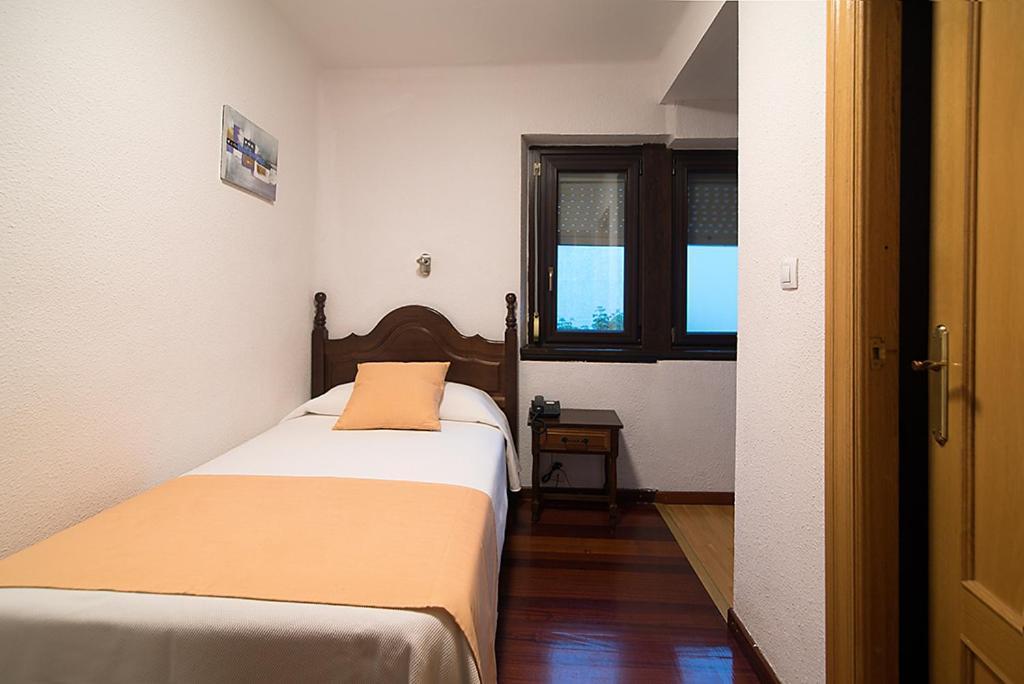 Hotel La Rambla Biescas  Bagian luar foto