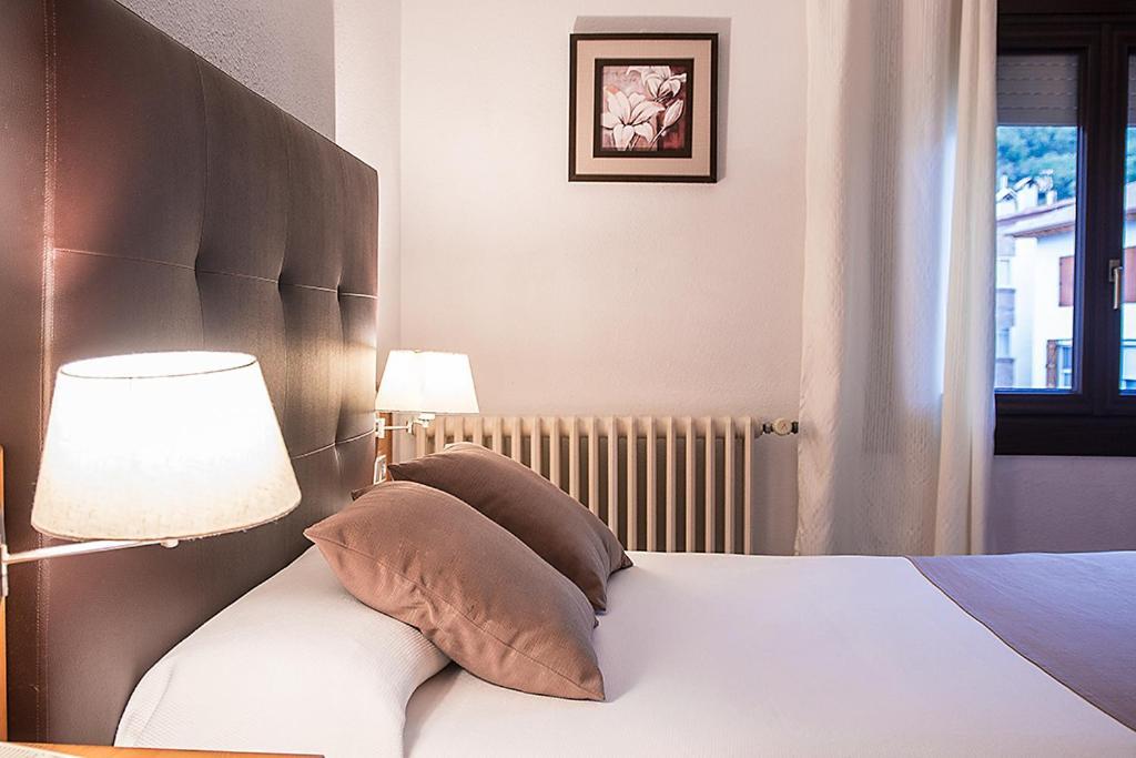 Hotel La Rambla Biescas  Bagian luar foto