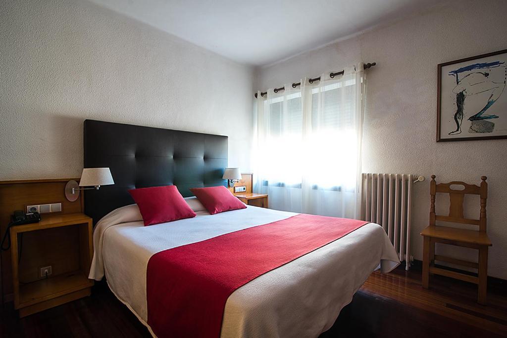 Hotel La Rambla Biescas  Bagian luar foto