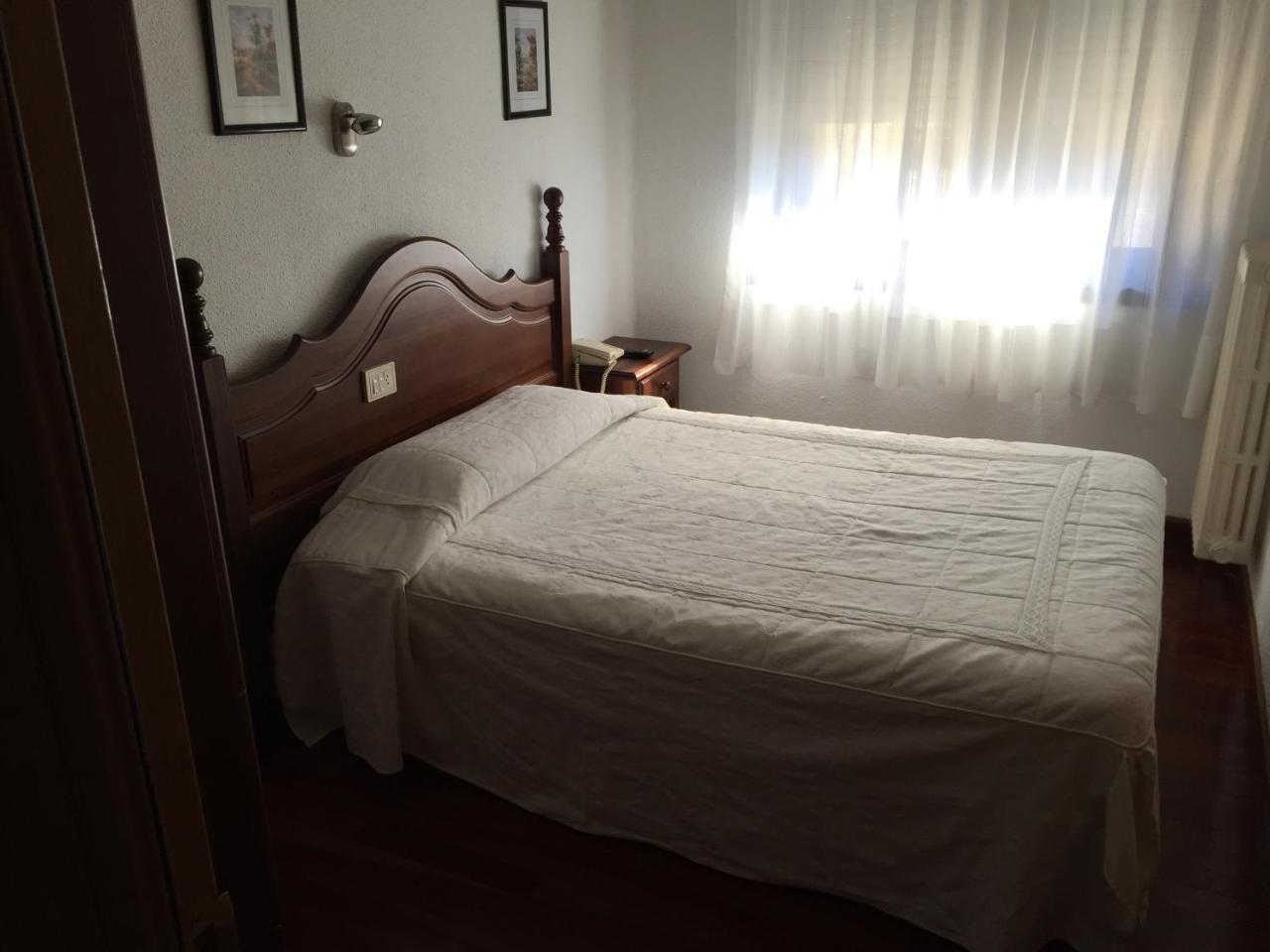 Hotel La Rambla Biescas  Bagian luar foto