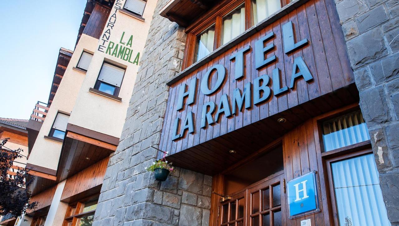 Hotel La Rambla Biescas  Bagian luar foto
